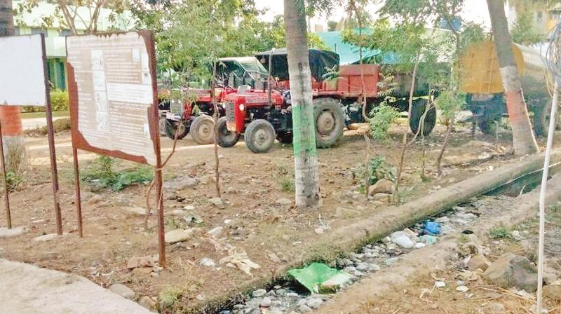 Stormwater drain filled with garbage at  Ayyappanthangal town panchayat near Porur cries for attention from authorities concerned. (Photo: DC)