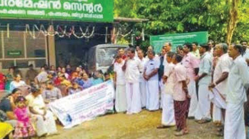 Farmers under We-farm banner protest in front of forest counter at Kakkayam on Monday.(Photo: DC)