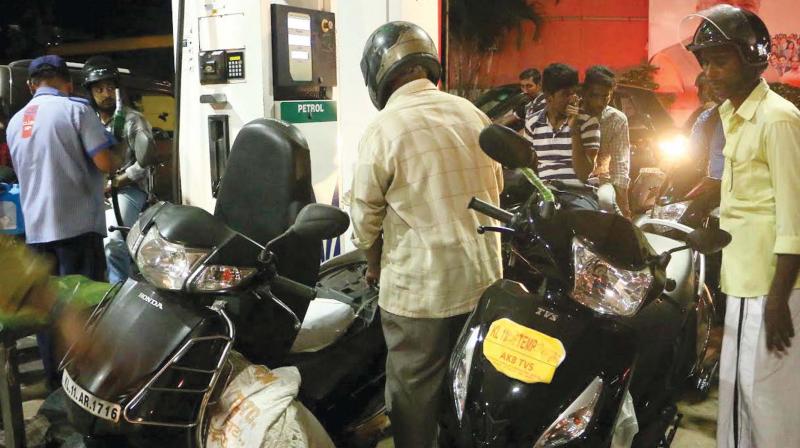 Rush witnessed at the Supplyco petrol pump in Kozhikode due to the unavailability of petrol at various petrol bunks in the city on Monday. (Photo: DC)