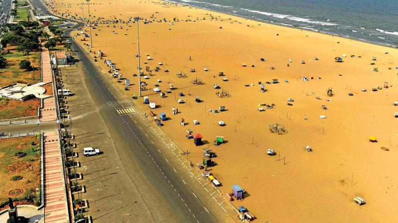Marina beach sans visitors wears a deserted look on Sunday following police restrictions anticipating Cauvery protests (Photo: DC)