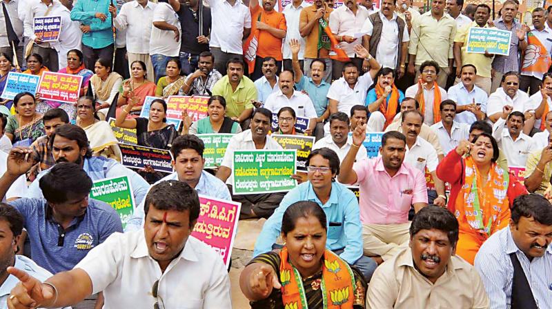 BJP activists protest against Siddaramaiah for his remarks against their party and its frontal organisations. (Photo: KPN)