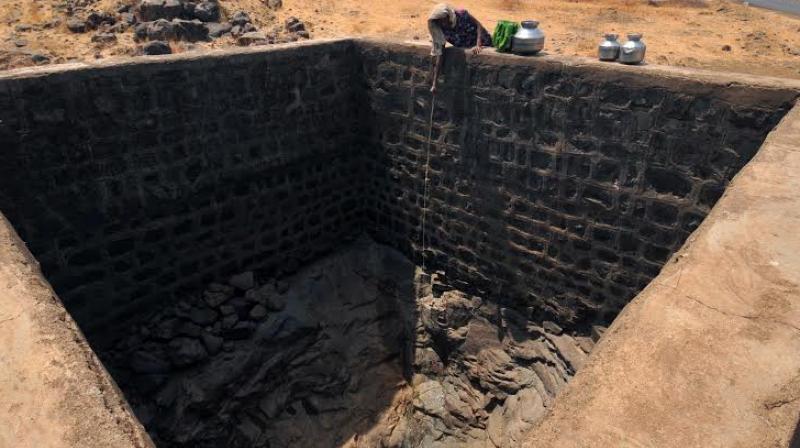 Wells dry up making public life unbearable as temperature shoots to forty two degrees in Maharashtra. (Photo: DC)