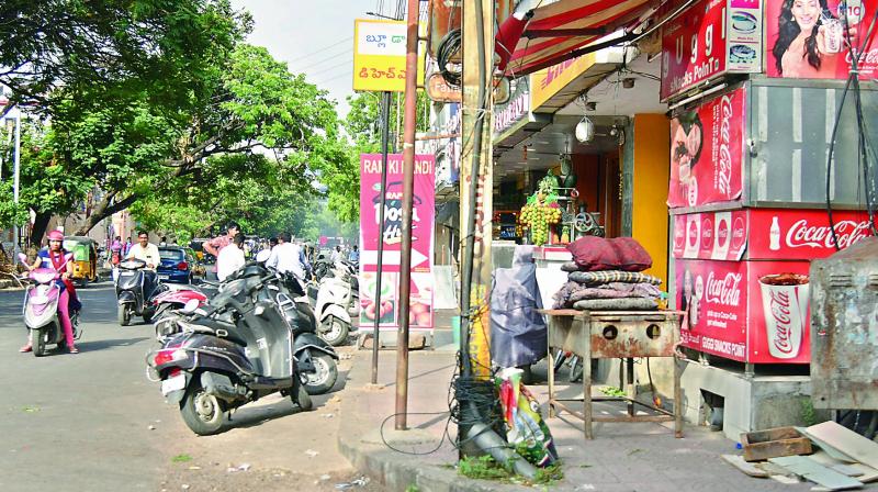 Footpath encroachments at Abids    (Image: S. Surender Reddy)