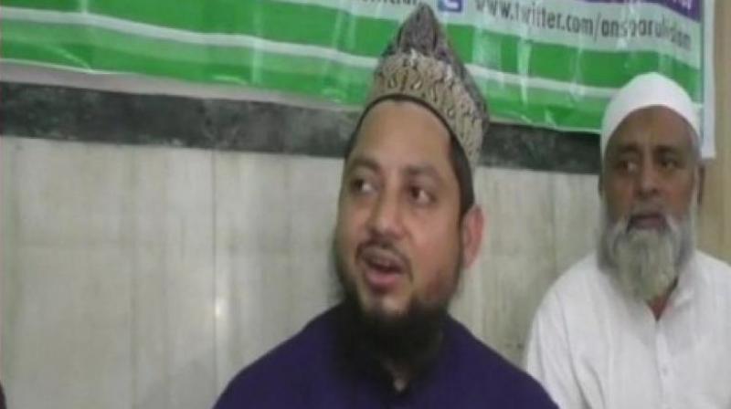 At press conference, Shahar Imam Mufti Khurshid Alam (L) said fatwa has been issued against Nida Khan for speaking against Islam and its practices. (Photo: ANI)