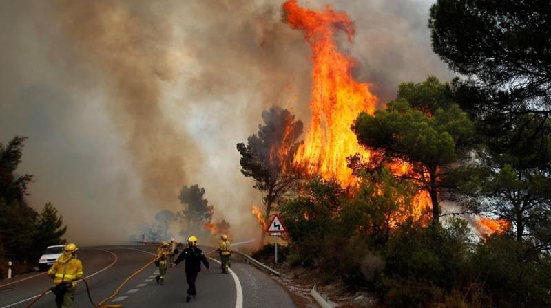 Several thousand people were evacuated when a huge wildfire raging out of control in southern Spain reached the edge of the upmarket tourist resort of Marbella on the Costa del Sol. Hundreds of British expats have been forced to leave their homes and find shelter in evacuation centres. (Photo: AP)