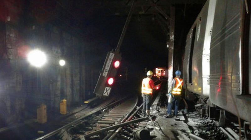 Local 100, workers from the New York Metropolitan Transportation Authority respond to the scene of a subway derailment. (Photo: AP)