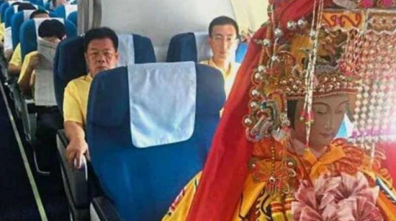 Chinese deities seen flying business class, become online sensation. (Photo: Shanghai