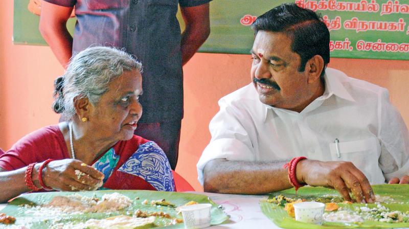 Chief Minister Edappadi K. Palaniswami participates in the common feast and special pooja at Arulmigu Sakthi Vinayagar Temple in KK Nagar in connection with death anniversary of former CM Anna on Saturday. (Photo: DC)