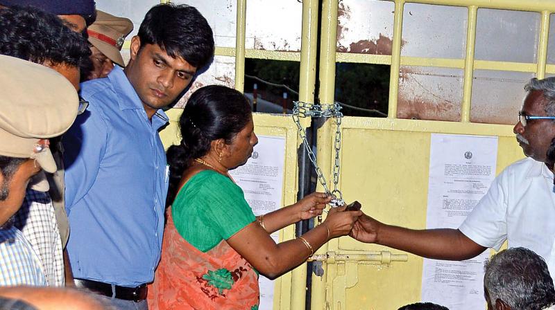 Thoothukudi tahsildhar, Sivagamaundari locked the main entrance of the factory with a iron chain and sealed it.