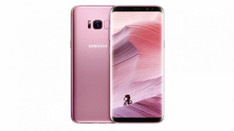 Although the new colour might not be everyones choice, it adds a bit of life to the otherwise muted colour options of Samsungs flagship, at least for the UK market.