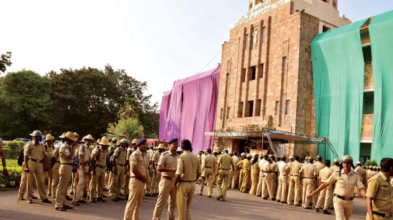 Security personnel at Agriculture University in Dharwad on Monday on the eve of counting of votes. 	 (Photo:KPN)