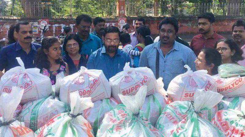 Manaveeyam Theruvidam activists along with Kadakampally Surendran with the rice and gram kits ready for distribution.
