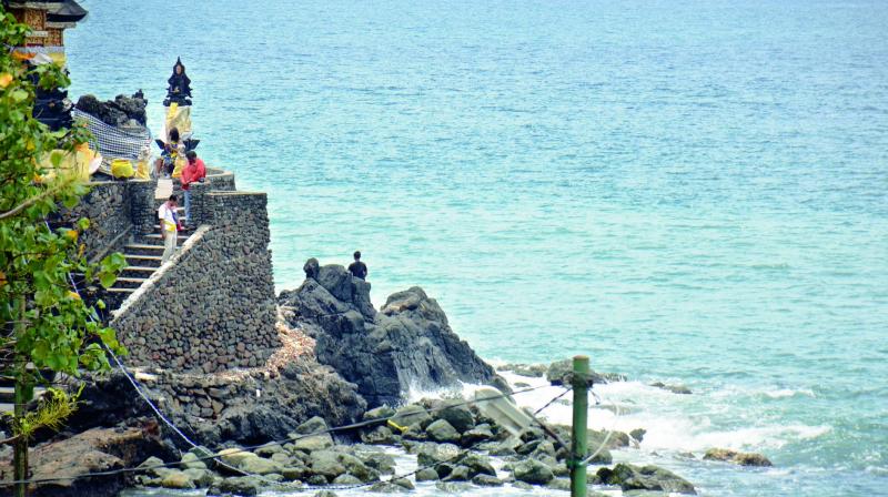 Batu Bolong temple