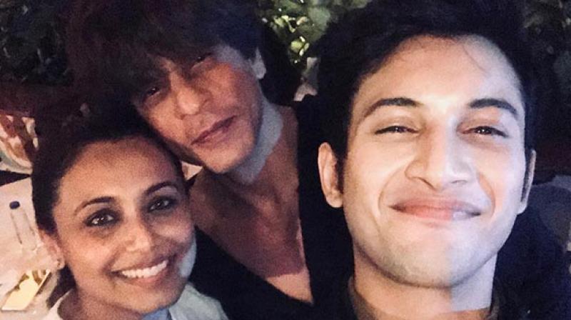 SRK, Rani pose for a selfie.