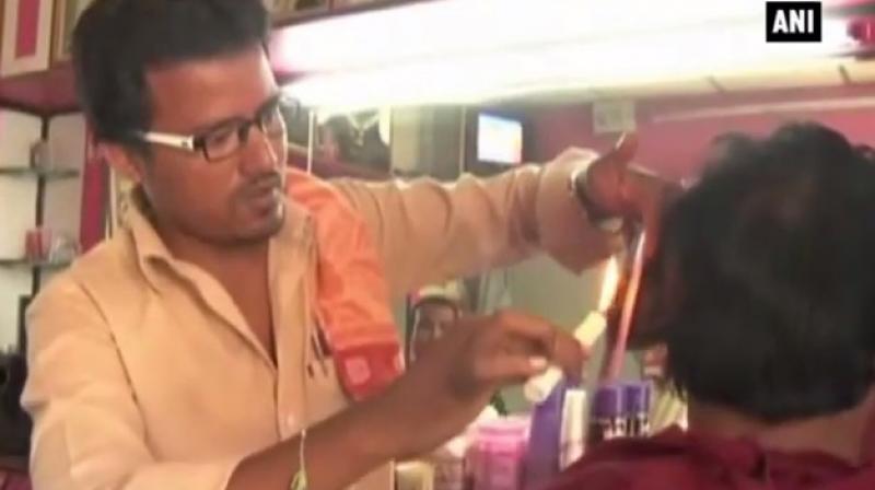 Dashrath, who runs Raj Mens Salon in Gulbarga, in Karanataka wanted to experiment with the way he went about doing haircuts. (Credit: YouTube/ @ANI)