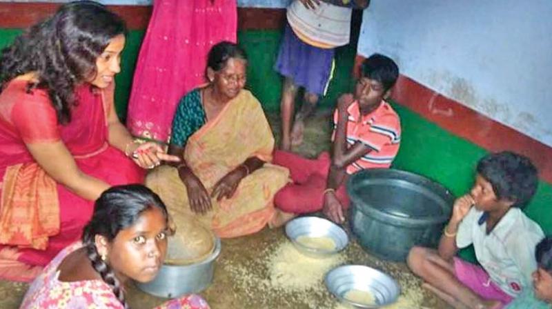 Dr Gangadevi interacts with  Irula tribes at the Siriyur reserve forest..