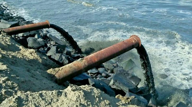 Pipes that discharge sewage and garbage into the sea.	(Photo: DC)