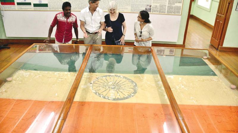 The Indian flag that was hoisted for the first time on August 15, 1947, is preserved at the Fort Museum (Photo: DC)