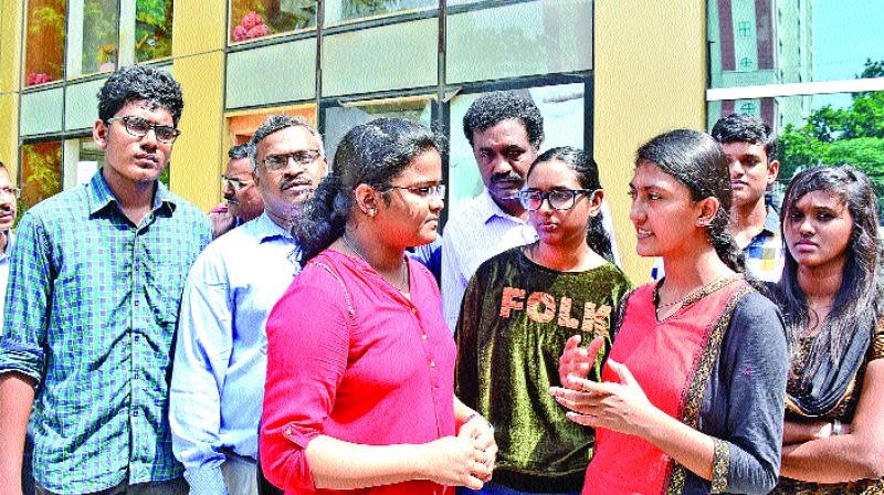 Neet  candidates in front of  director of medical  education office at Kilpauk on Monday to protest. (Photo: DC)