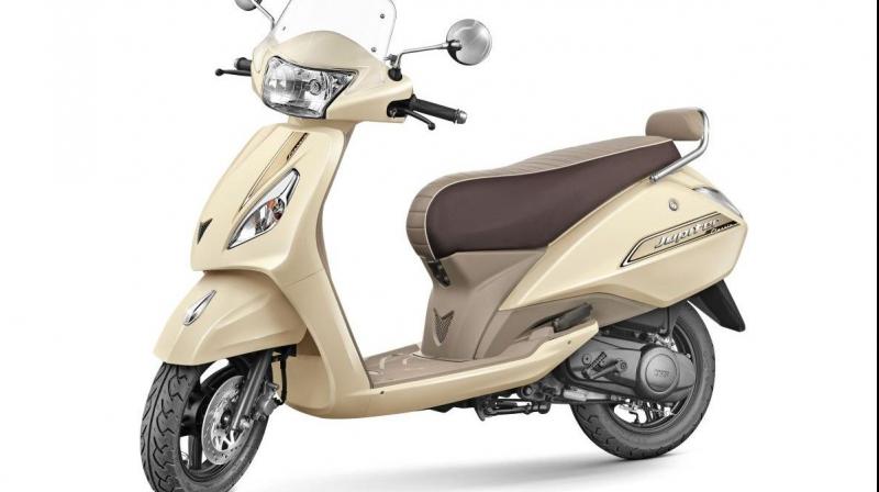Styling has been done to look retro-esque with the brown and beige seat having white piping and a rear backrest.