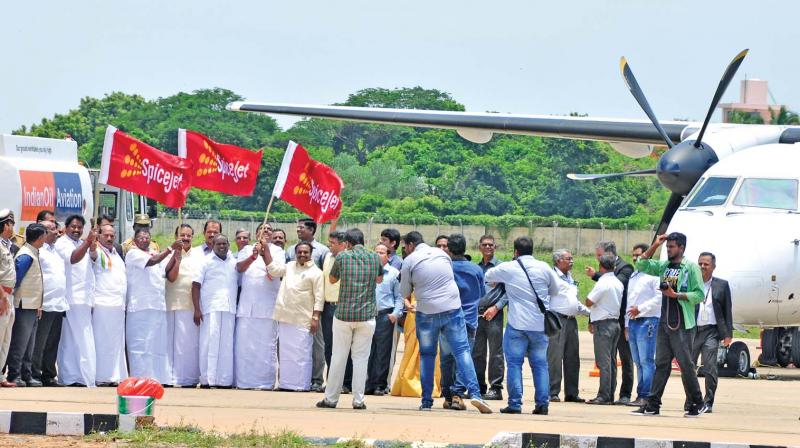 Puducherry CM  V. Narayanasamy flags off the Spicejet flight to Hyderabad under the Udan scheme on Wednesday.(Photo: DC)