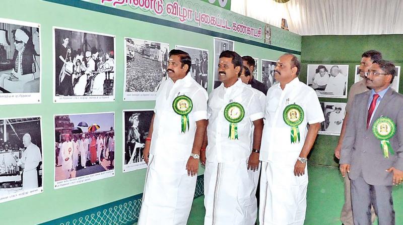 Chief Minister Edappadi K. Palaniswami takes a look at the iconic pictures of AIADMK founder M. G. Ramachandran at Thiruvarur on Saturday (Photo: DC)