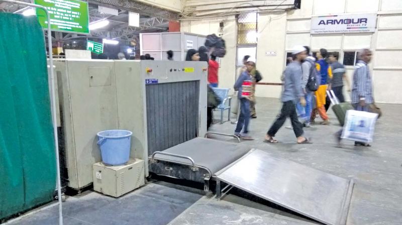 Luggage scanners remain non-operational at gate 4 of Central Railway station. (Photo: DC)