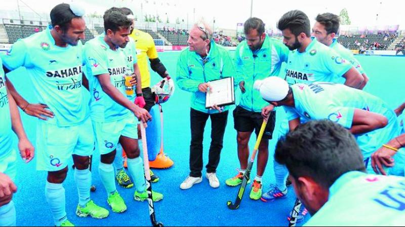 Roelant Oltmans (centre) took over as Indias head coach in 2015.