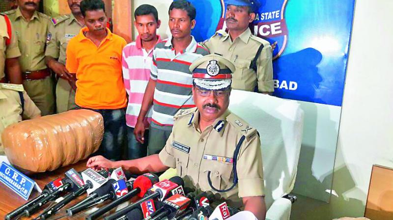 Railway police personnel with the people arrested for smuggling ganja on Thursday.