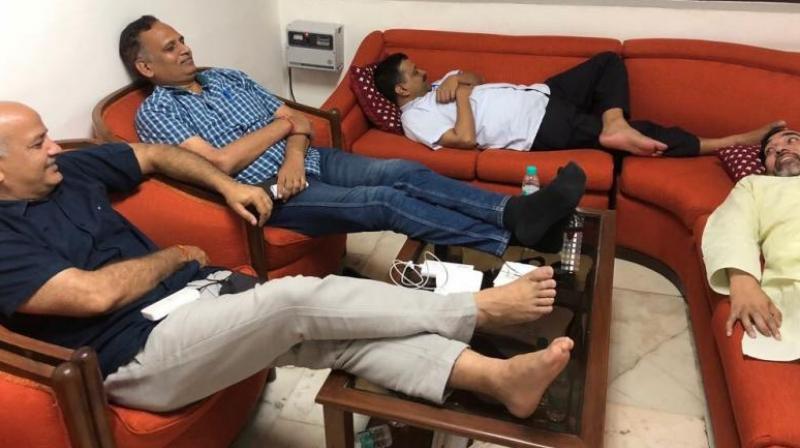 Arvind Kejriwal and his Cabinet colleagues are sitting at the office of Lt Governor Anil Baijal demanding his direction to the IAS officers to end their strike and approve doorstep ration delivery scheme, since last Monday. (Photo: Twitter | @ArvindKejriwal)