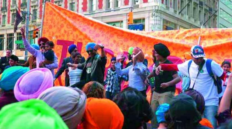 US: Sikhs tie turbans to New Yorkers, tourists at Times Square on Turban Day