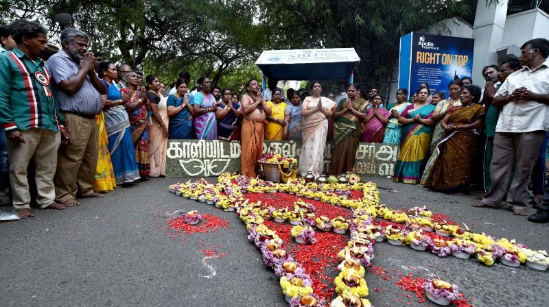 AIADMK cadres holding special prayers for speedy recovery of party supremo J Jayalalithaa in front of Apollo Hospitals in Chennai on Monday. (Photo: PTI)
