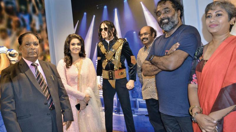 Keerthy Suresh and AP Sreethar(second from right)  with Michael Jacksons statue.