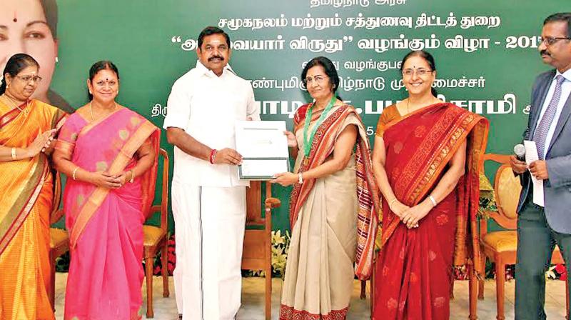 Chief Minister K. Palanisami gives away  Avvaiyar Award for 2017 to Padma Venkataraman on Tuesday in the city  (Photo: DC)