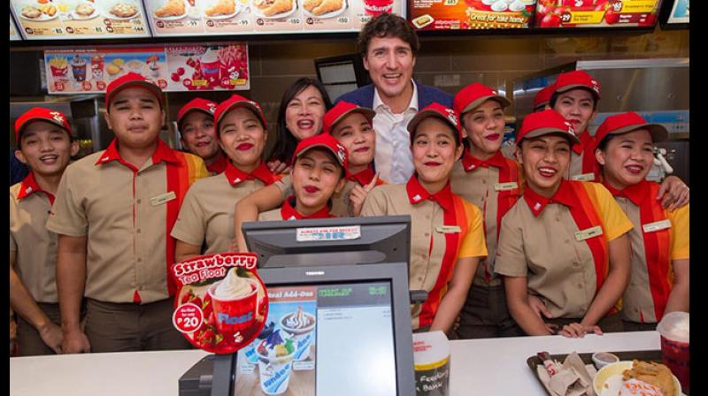Justin Trudeau greeted nearly everyone in the store, shaking hands and exchanging hugs. (Photo: File)