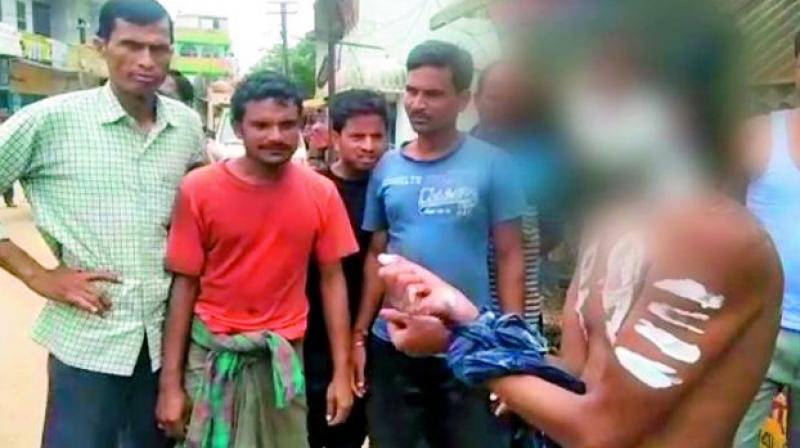 The incident occurred at Nuabaazar vegetable market under Sahadevkhunta police limits where the locals caught a youth in connection with a bicycle theft.