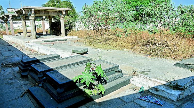 The plan was to translate the inscriptions written on 20 graves, 19 of them are of Armenians and one is of a Dutch.