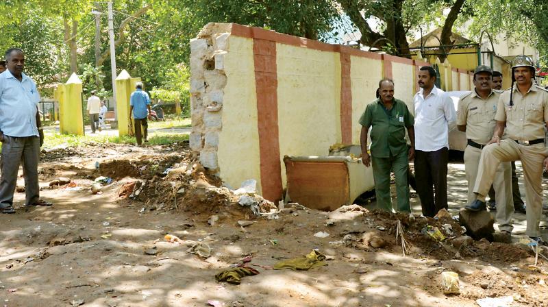 Police security at the spot where the wall of the 300 year old Rameshwara Temple was demolished for Indira Canteen in Chamarajpet, in Bengaluru on Tuesday  (Photo: DC)