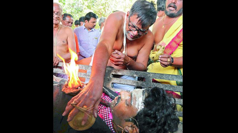 Family members perform the final rites during Srinivas Kuchibhotlas funeral in the city. Kuchibhotla was murdered in a race crime on February 22, in Kansas, United States 	(Photo: DC)