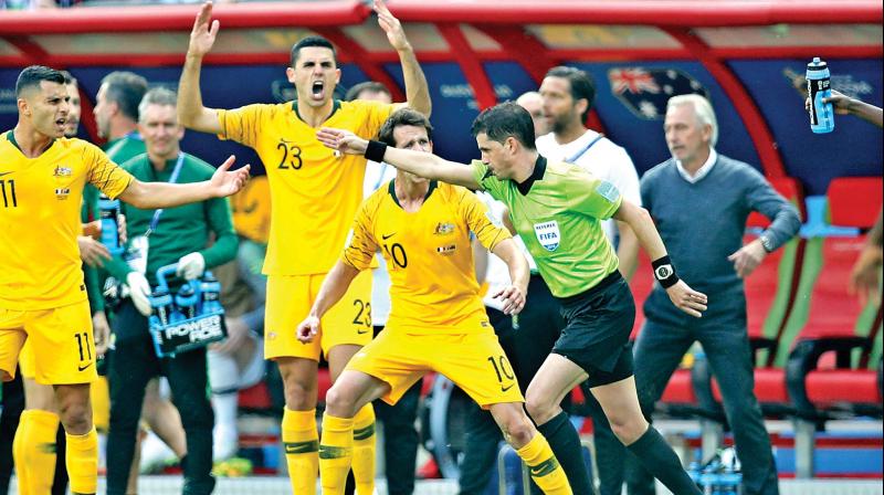 Australian players protest as referee Andres Cunha awards penalty after checking with the VAR during the group  C match between France and Australia at the Fifa World Cup in Kazan (Russia) on Saturday. France won  2-1.  (Photo:AP)