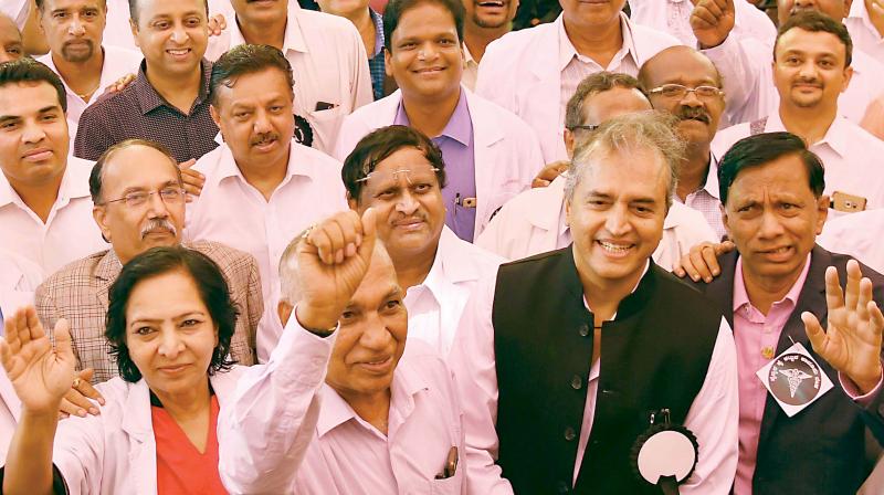 Narayana Health Chairman Dr Devi Shetty and other healthcare professionals during a protest in Bengaluru Chalo campaign on Friday (Photo:DC)