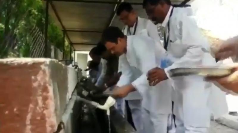 Rahul Gandhi, Sonia Gandhi and Congress leaders after lunch at Sevagram, the ashram where Mahatma Gandhi spent his last few years, went to the taps and scrubbed their utensils clean. (Photo: Screengrab | ANI)