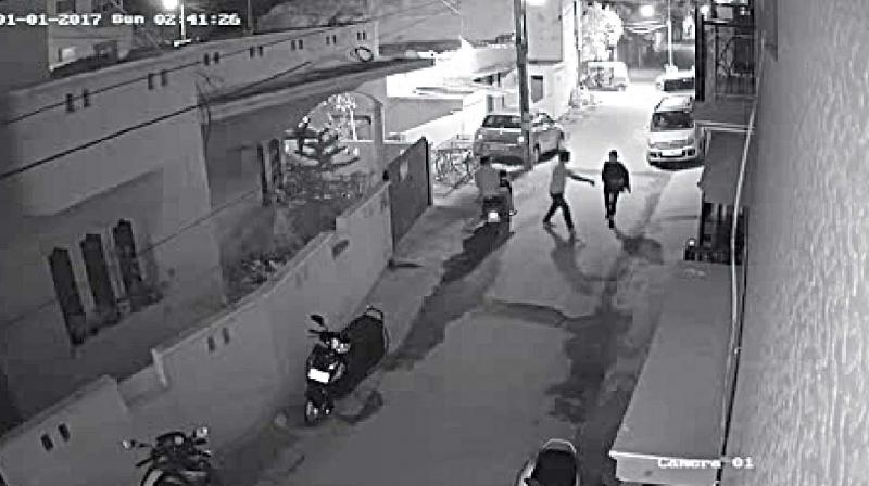 The footage was captured around 2.30 am on January 1 by a private CCTV camera, which was mounted on the 5th Main Road in Kamanahalli, Bengaluru (East) by a family, which lives there.