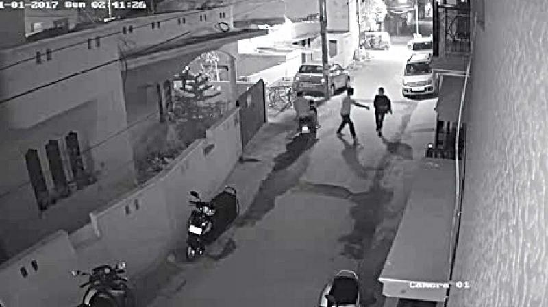 They are two-wheeler-borne criminals, who shadow, attack, molest and rob hapless women and dump them on the road.