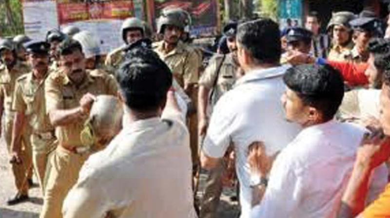 Police engages with hartal supporters in Kasargod on Tuesday. (Photo: DC)