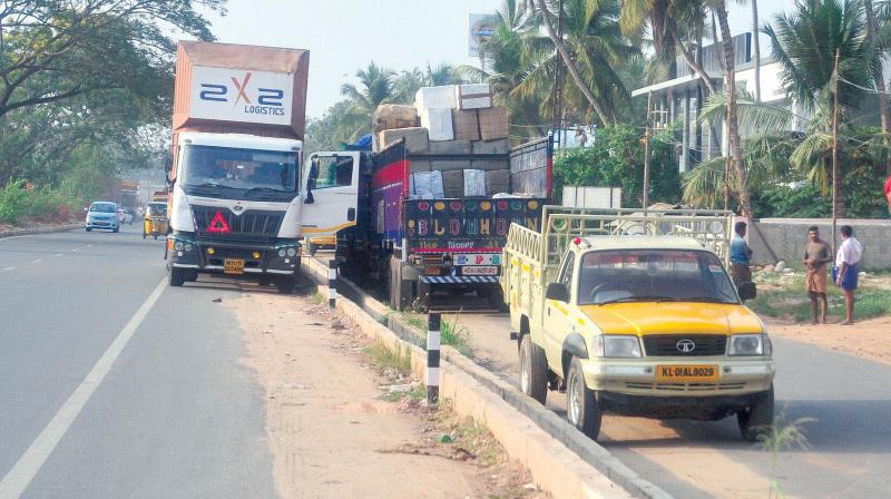 Car carrier trailers and pickup trucks parked on the service road beside NH bypass at Muttathara in Thiruvananthapuram on Monday. (Photo: A.V. MUZAFAR)