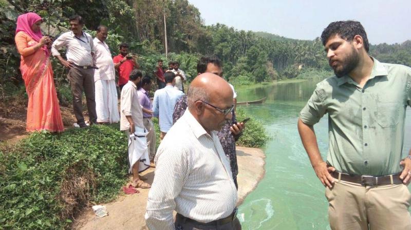 Members of the expert team who visited Chaliyar river at Areekode on Monday.