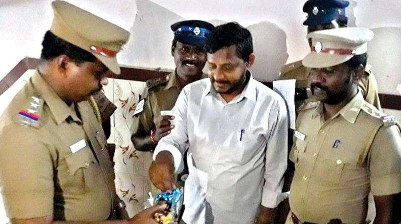 Hasinis father, Babu accepts the sweet from a kind police inspector who sought to express sympathy with the grieving parent after the verdict. (Photo: DC)