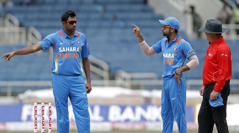 Despite being dropped, Ravichandran Ashwin gave full support to Virat Kohli. (Photo: AP)