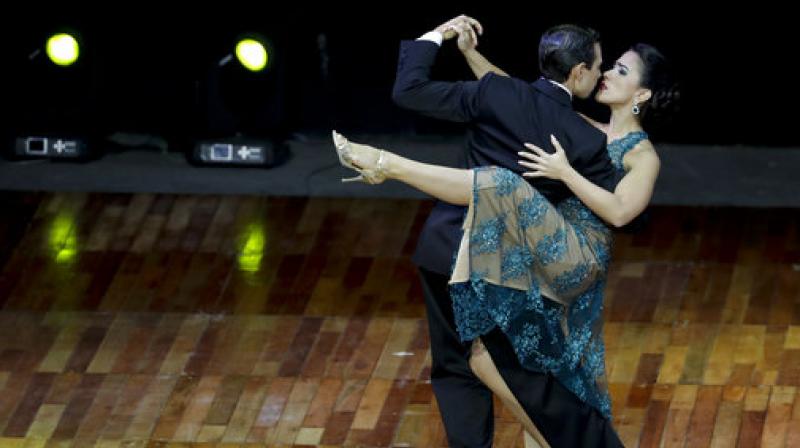 Dancing increase the area of the brain that declines with age (Photo: AP)